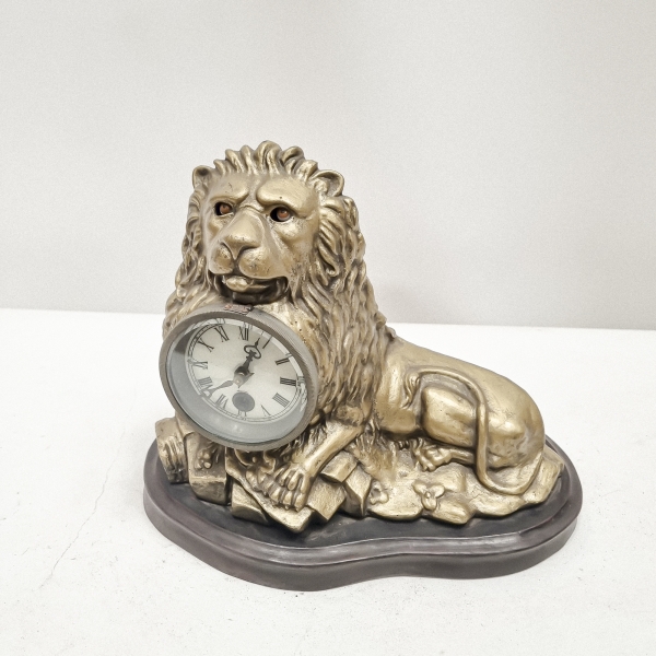 Golded lion clock