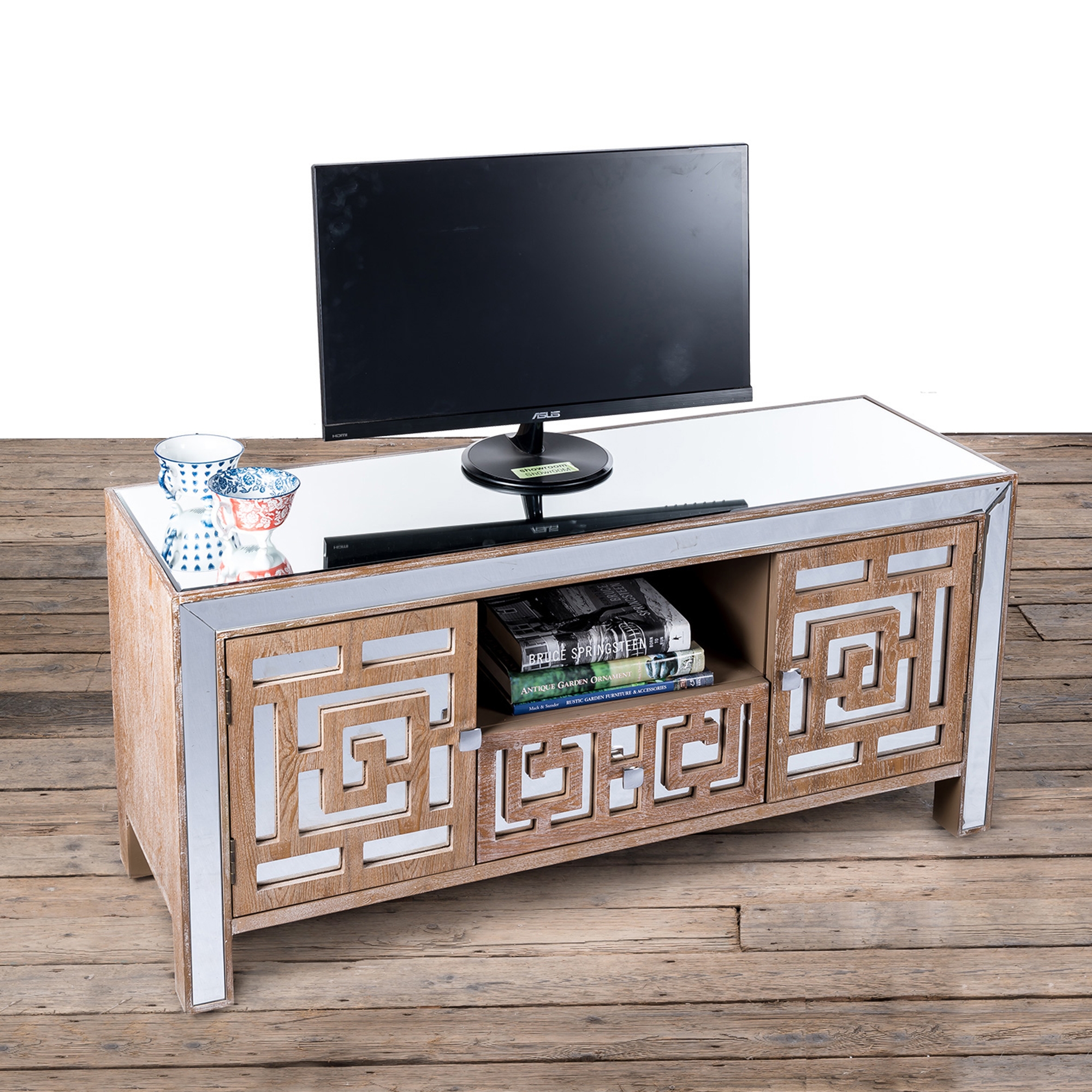 Labyrinth TV Media Unit
